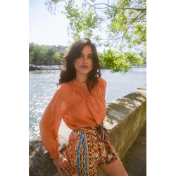 Blouse unie à manches bouffantes