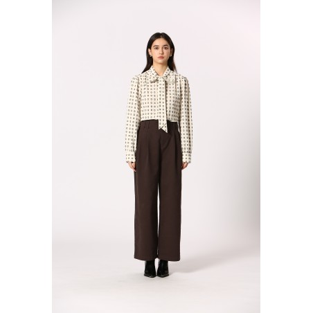 Chemise à pois col lavallière