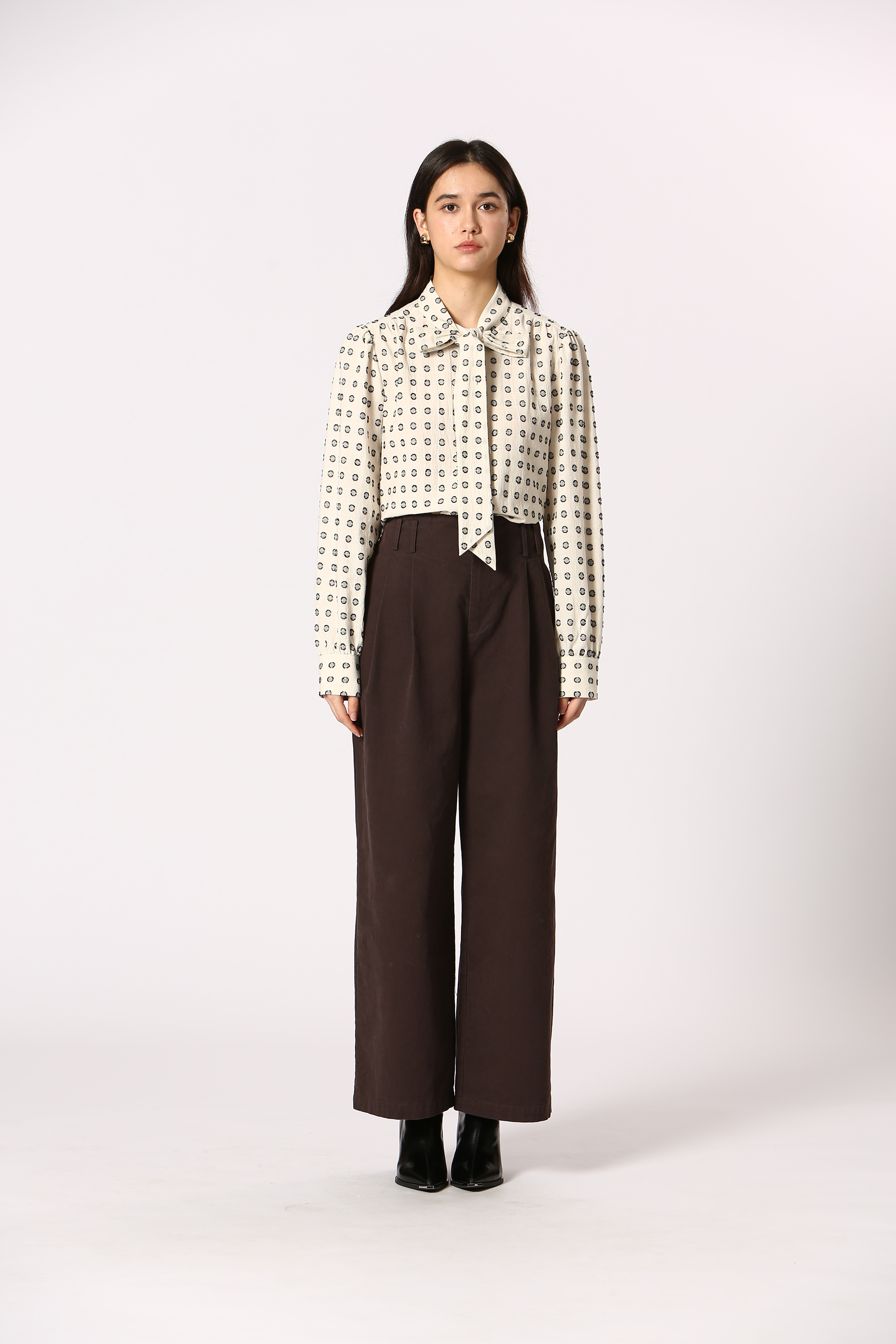 Chemise à pois col lavallière