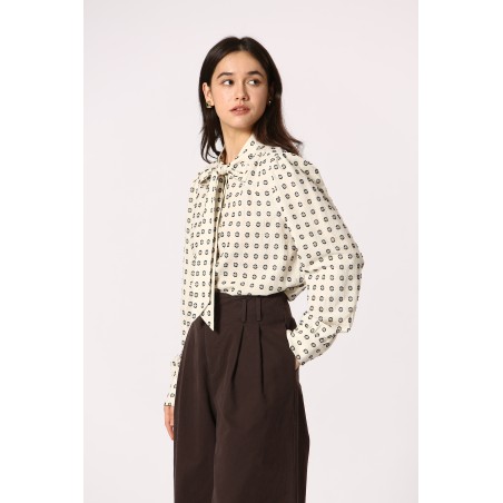 Chemise à pois col lavallière