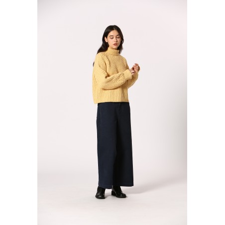 Pull col roulé brodé
