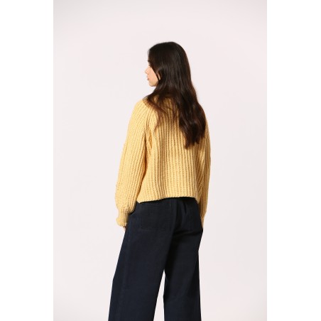 Pull col roulé brodé