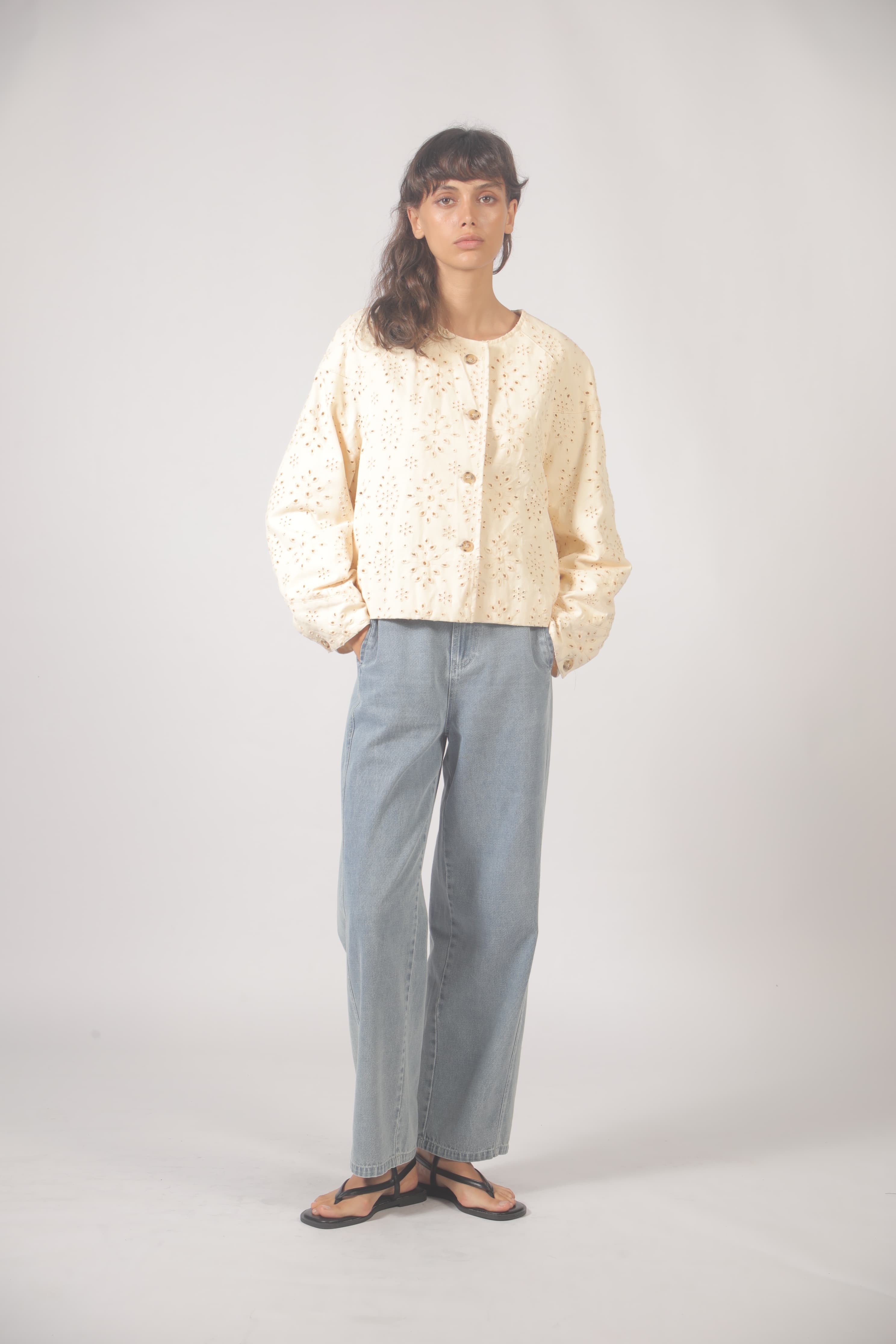 Veste jean broderie anglaise