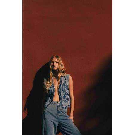 Gilet en jean brodé