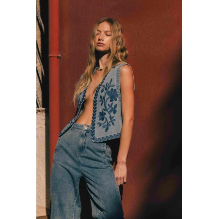 Gilet en jean brodé