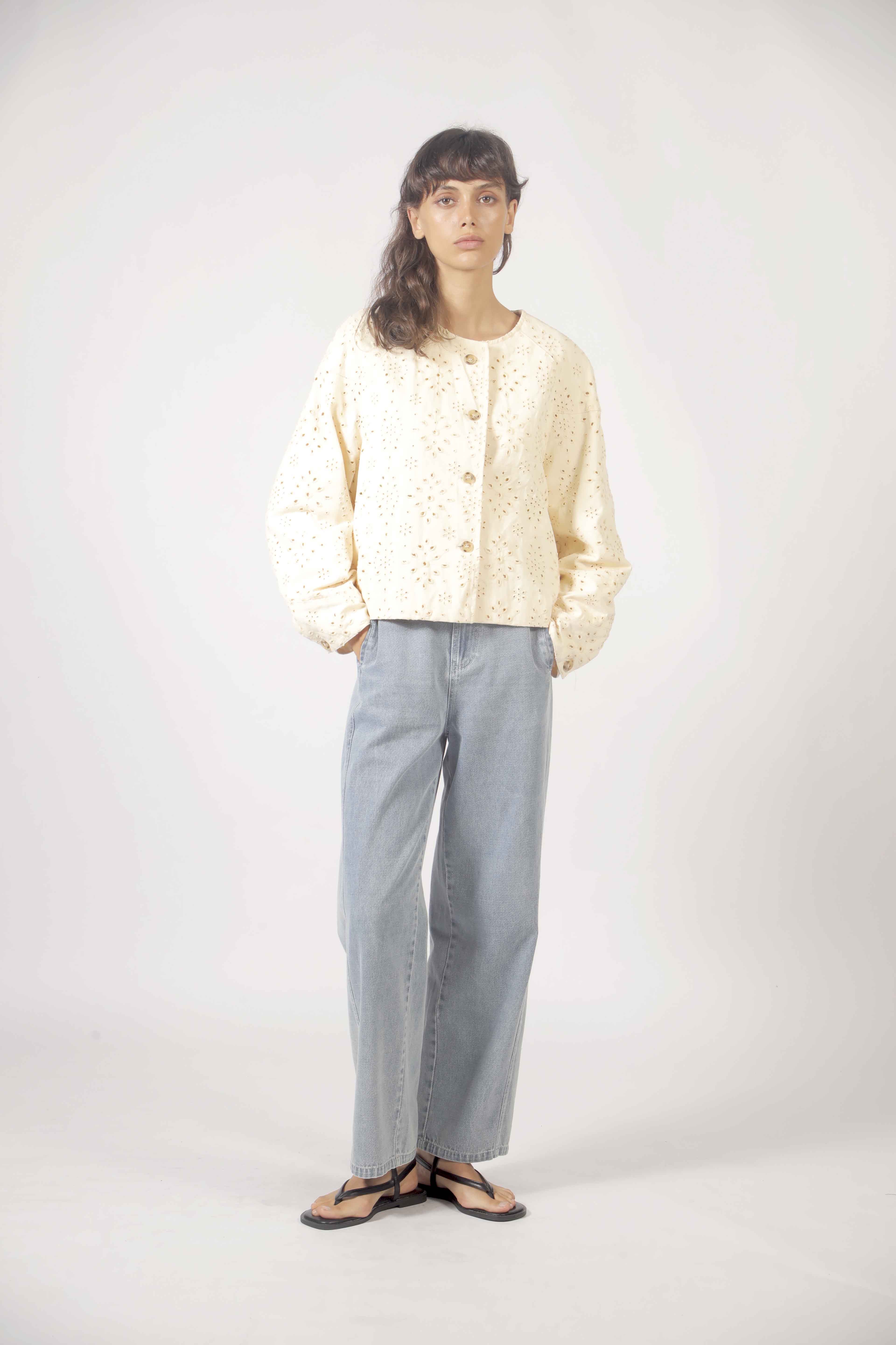 Veste jean broderie anglaise