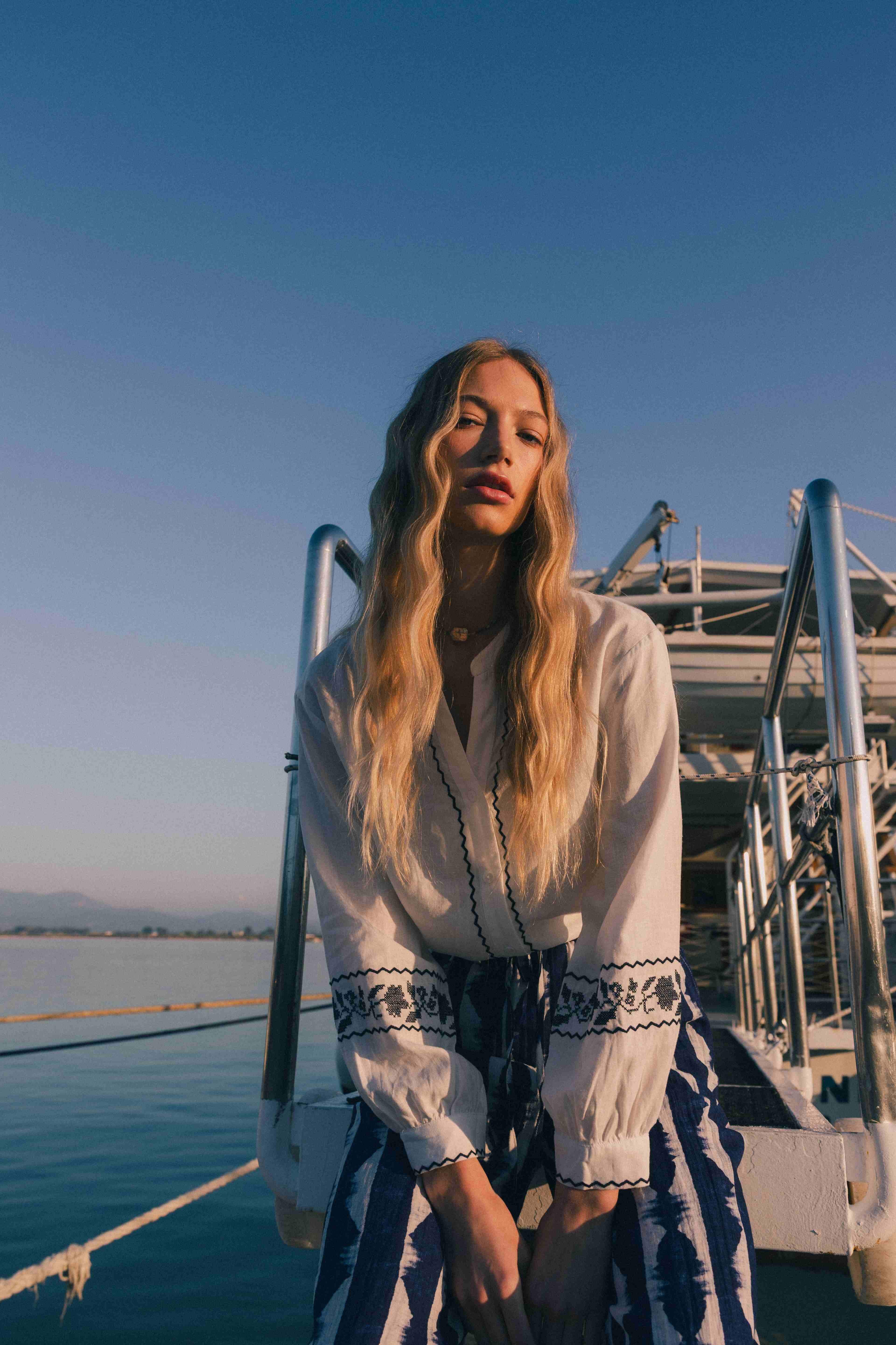 Blouse brodée point de croix