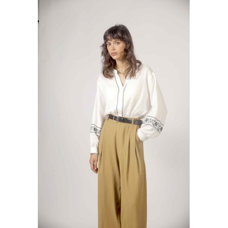 Blouse brodée point de croix