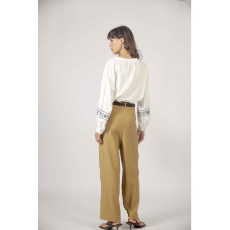 Blouse brodée point de croix