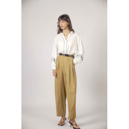 Blouse brodée point de croix