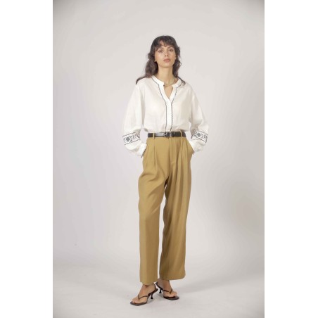 Blouse brodée point de croix