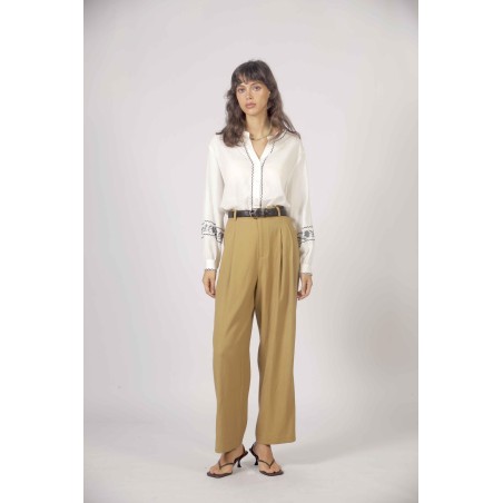 Blouse brodée point de croix