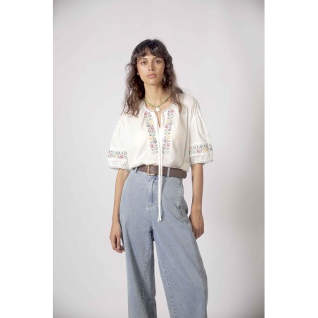 Blouse brodée
