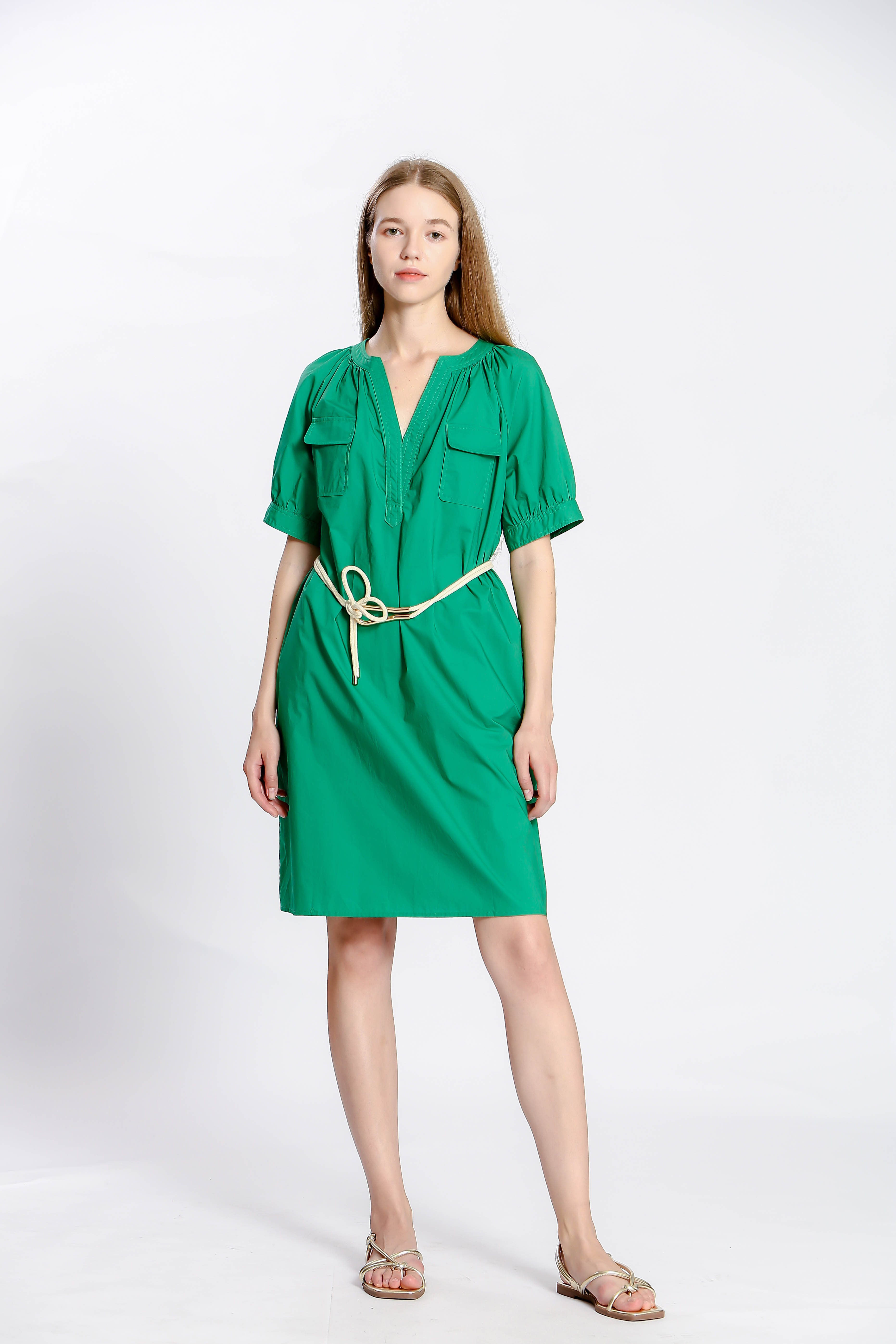 Robe col v avec ceinture